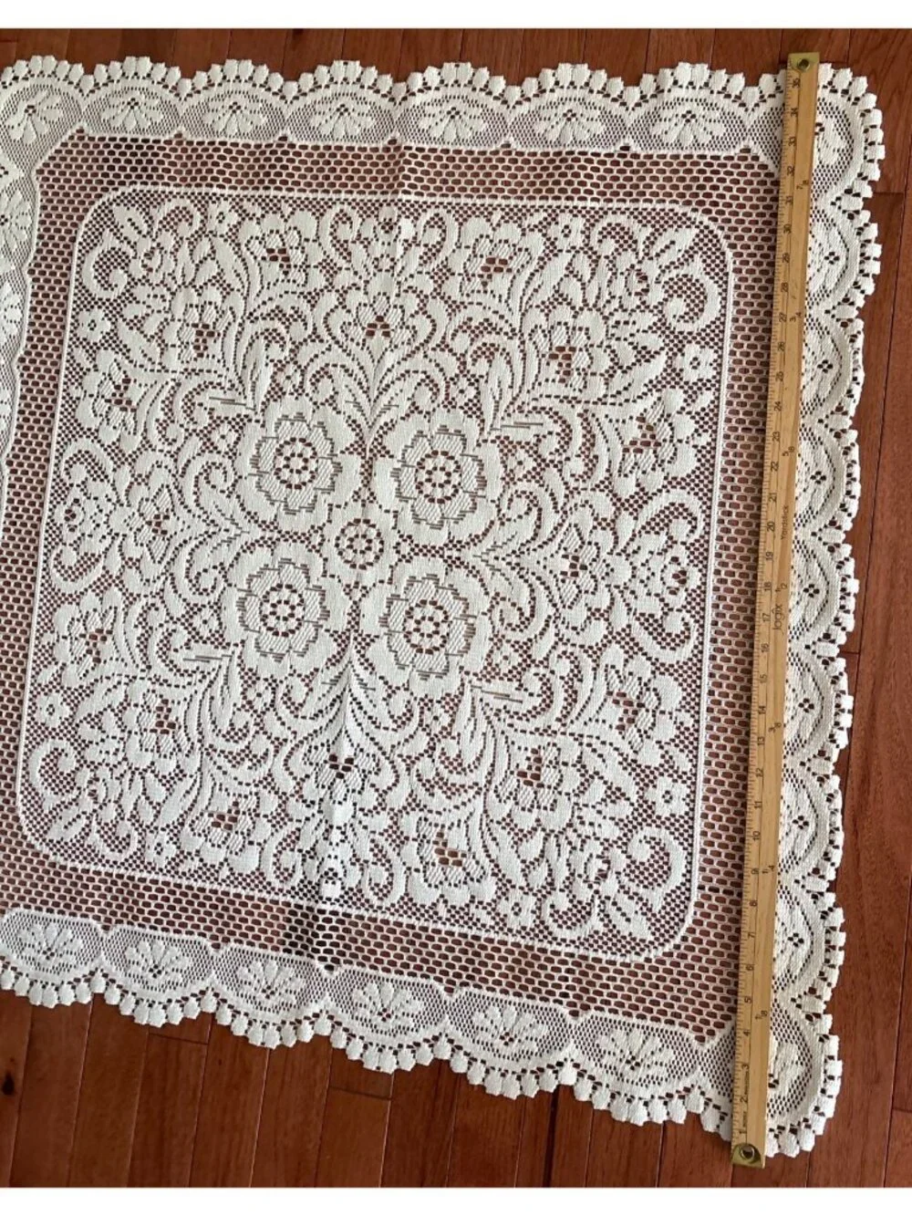 Cream Lace Tablecloth 35